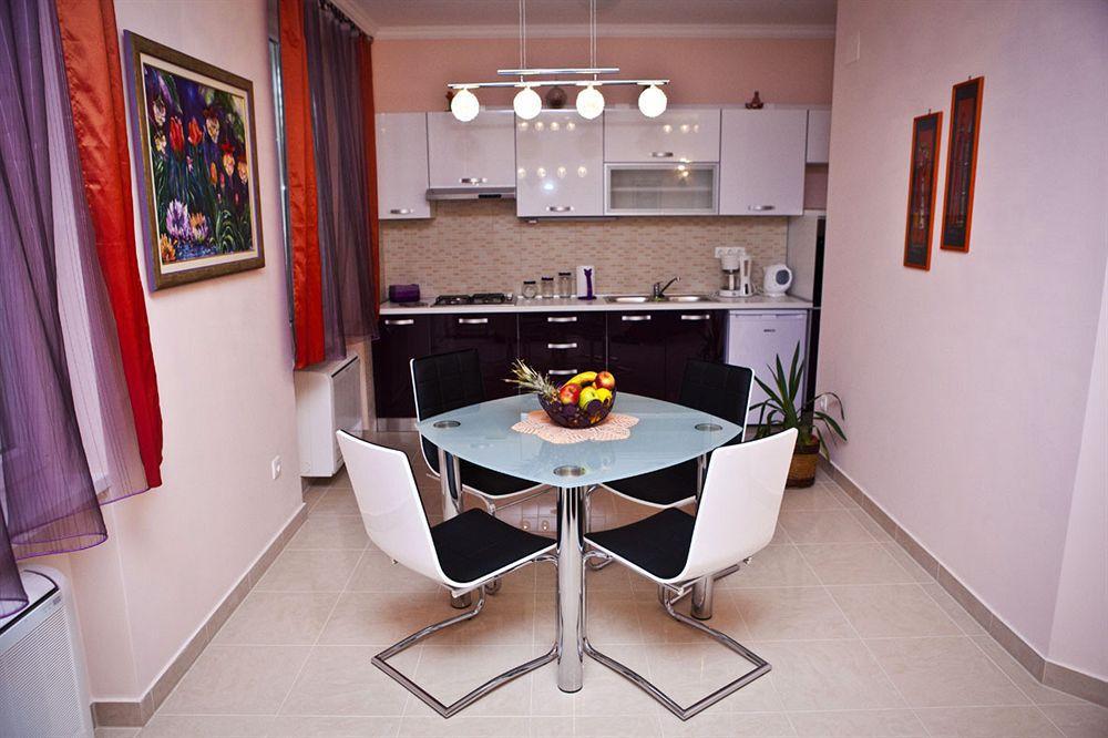Split Apartments Peric 外观 照片