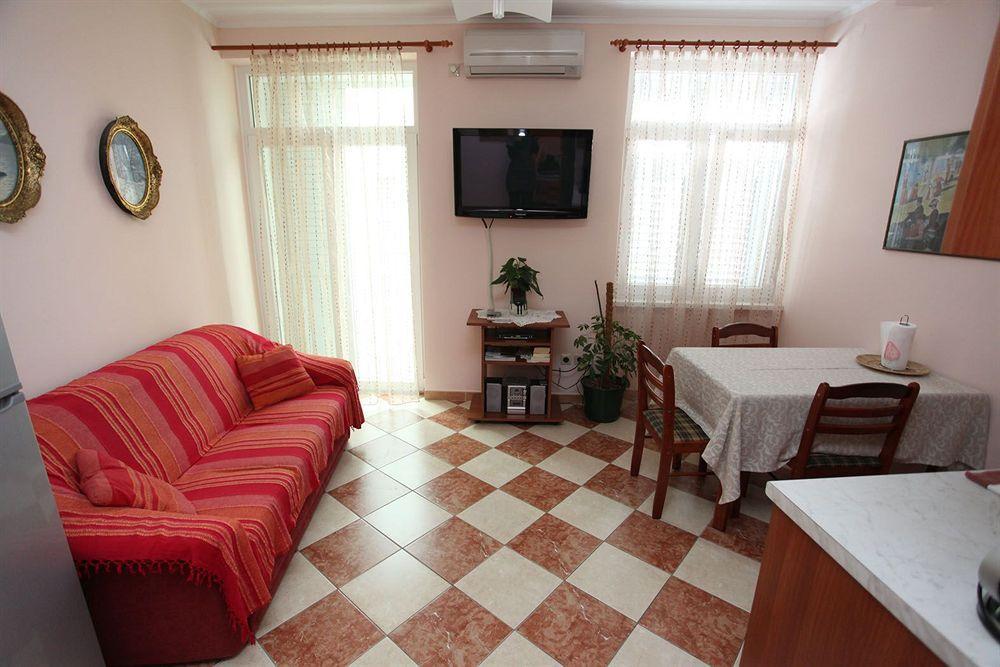Split Apartments Peric 外观 照片