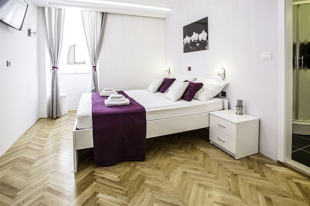 Split Apartments Peric 外观 照片