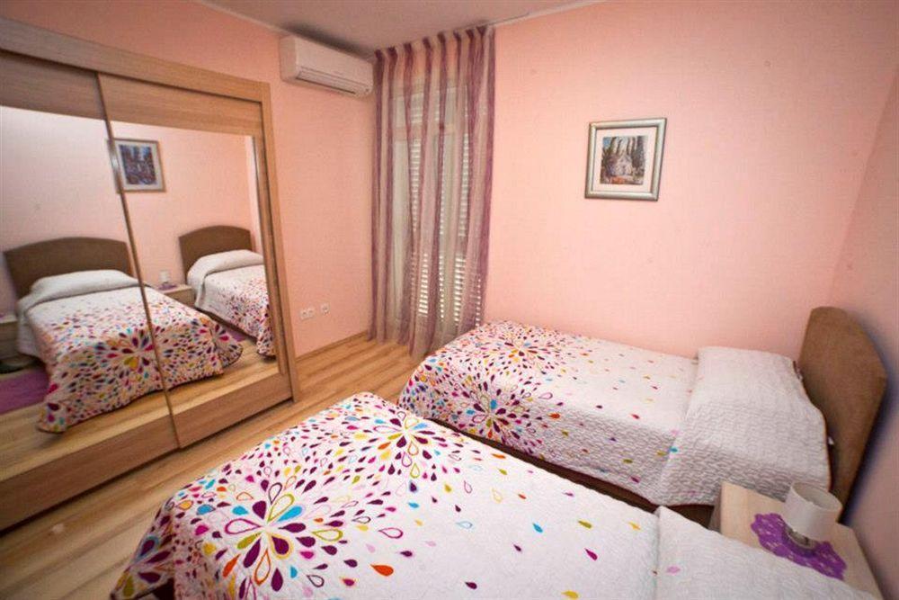 Split Apartments Peric 外观 照片