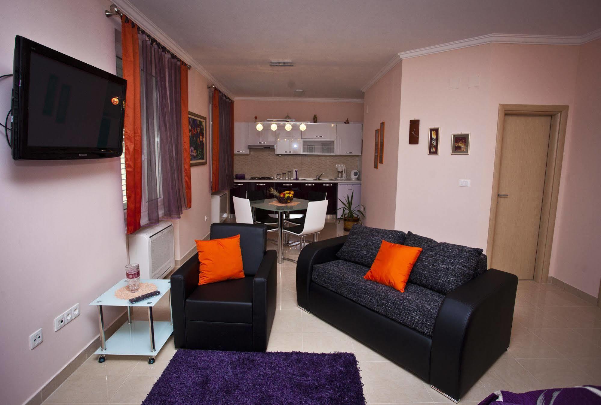 Split Apartments Peric 外观 照片