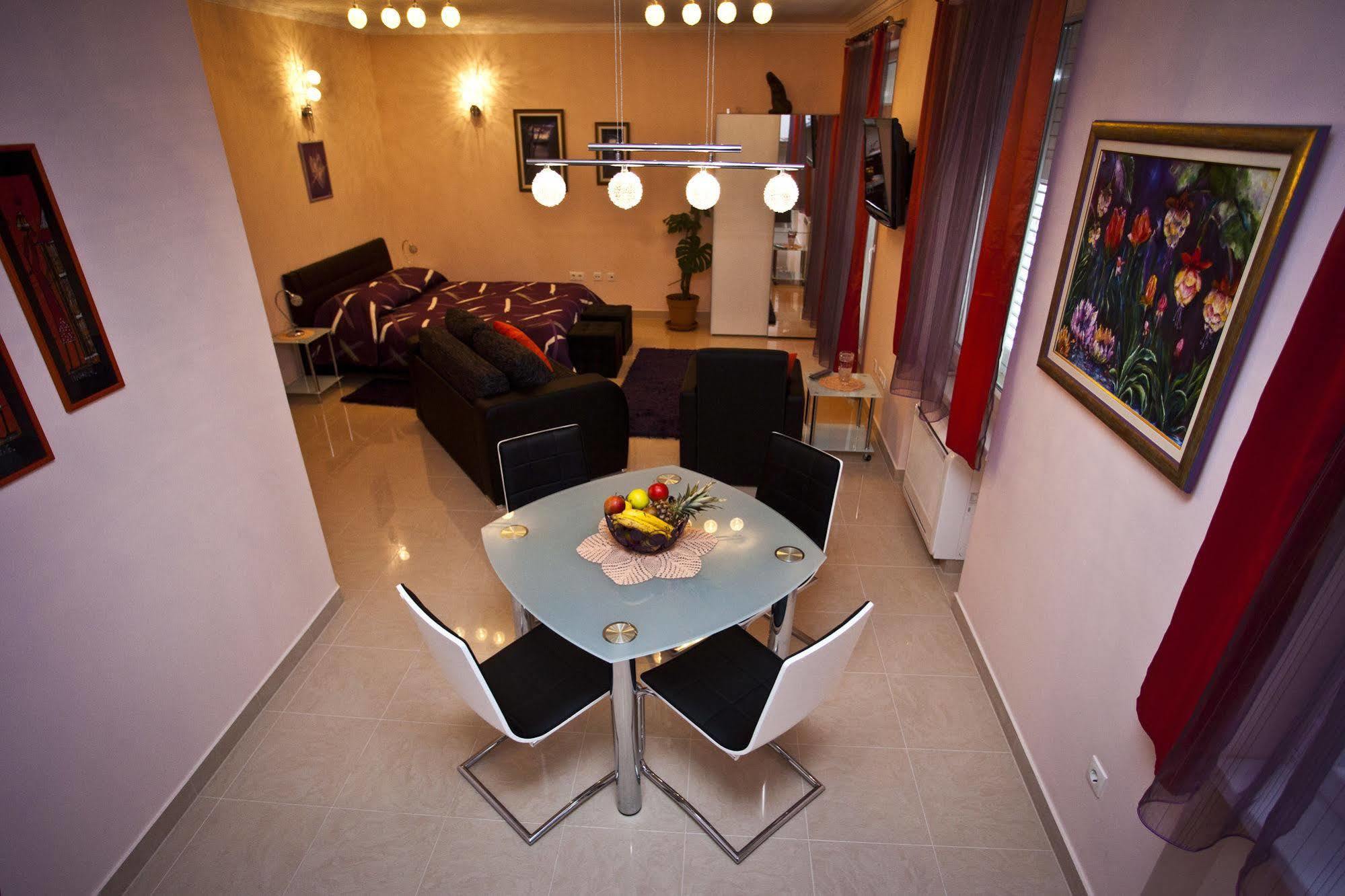 Split Apartments Peric 外观 照片