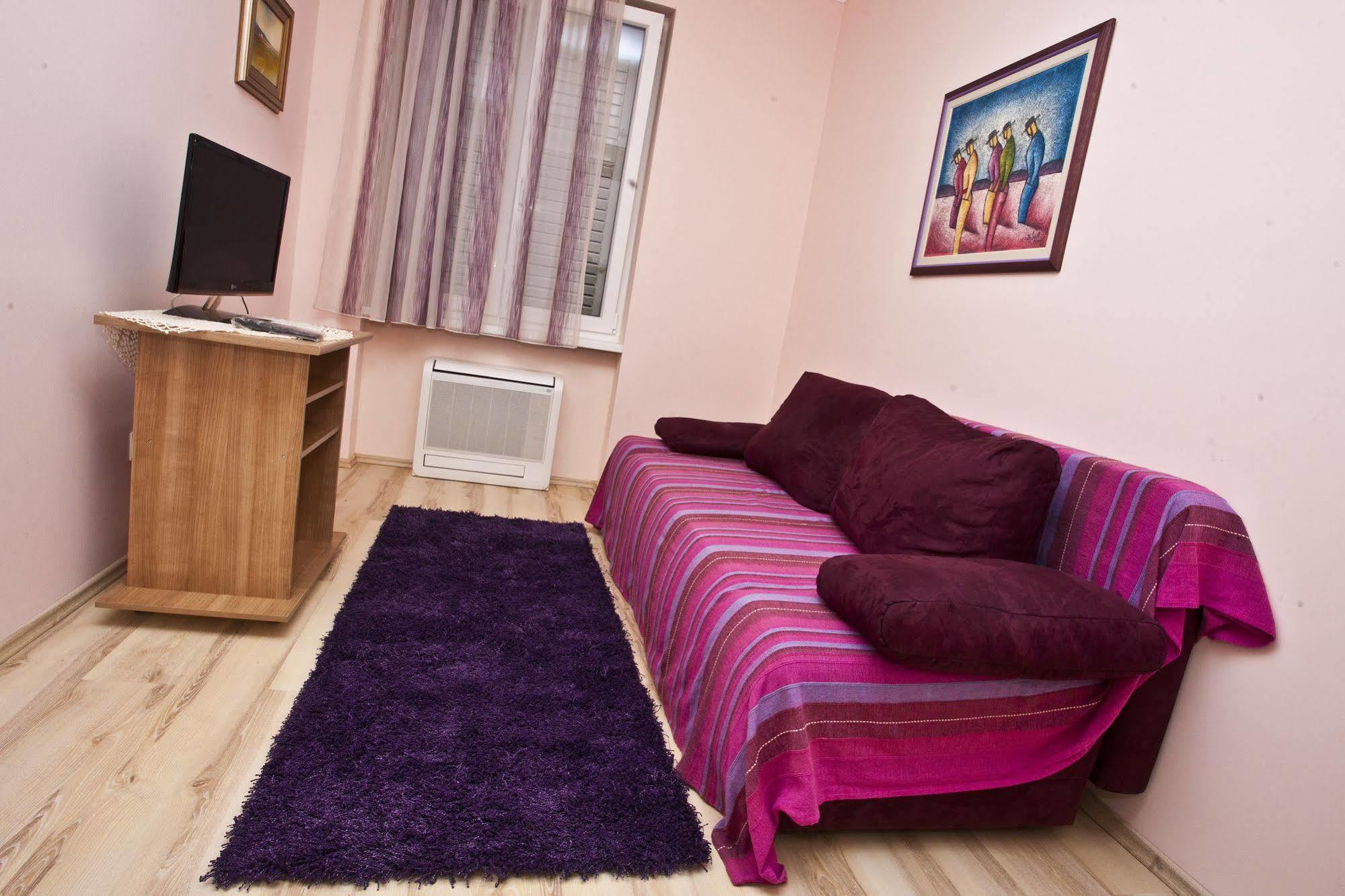Split Apartments Peric 外观 照片