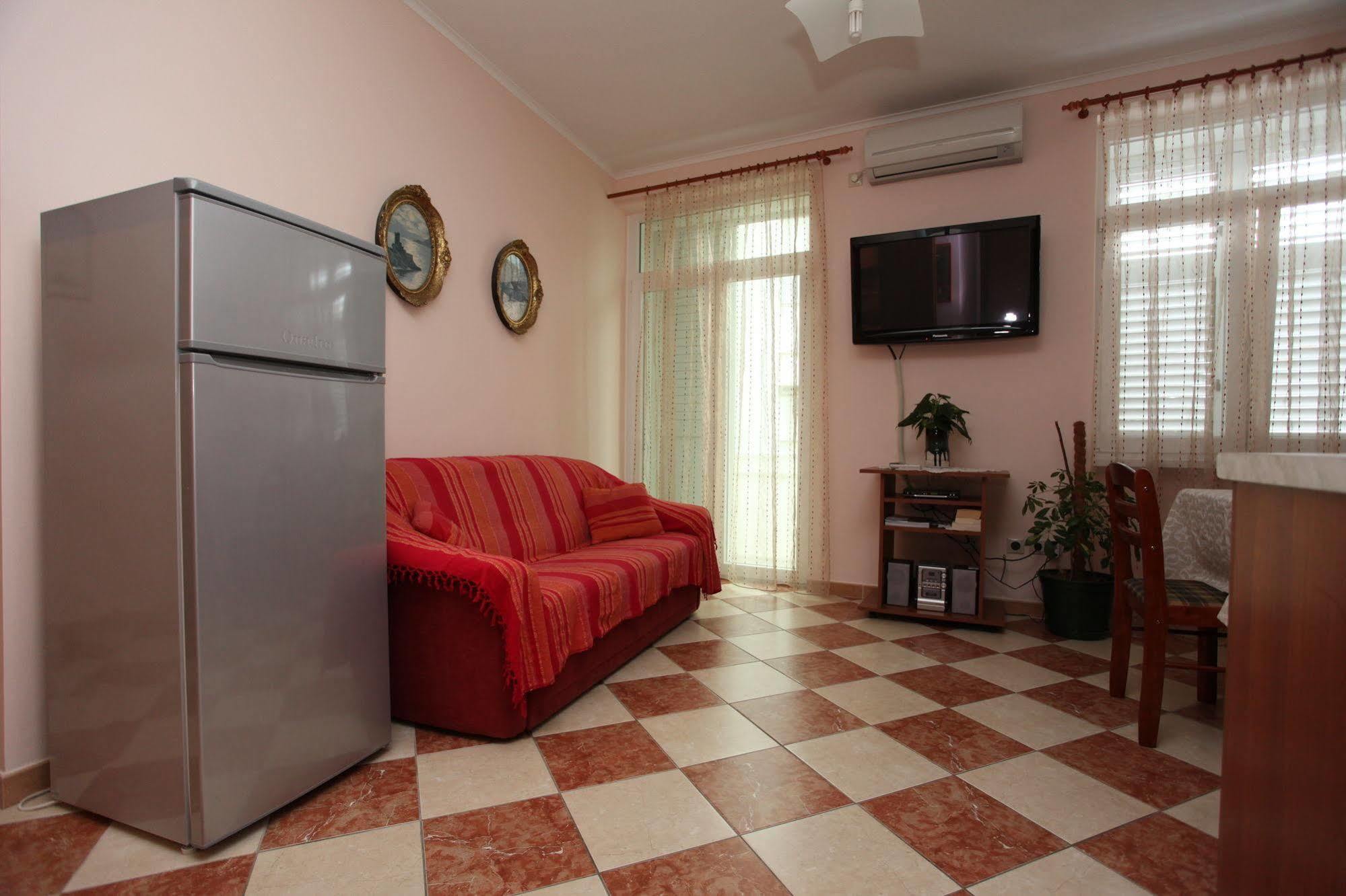 Split Apartments Peric 外观 照片