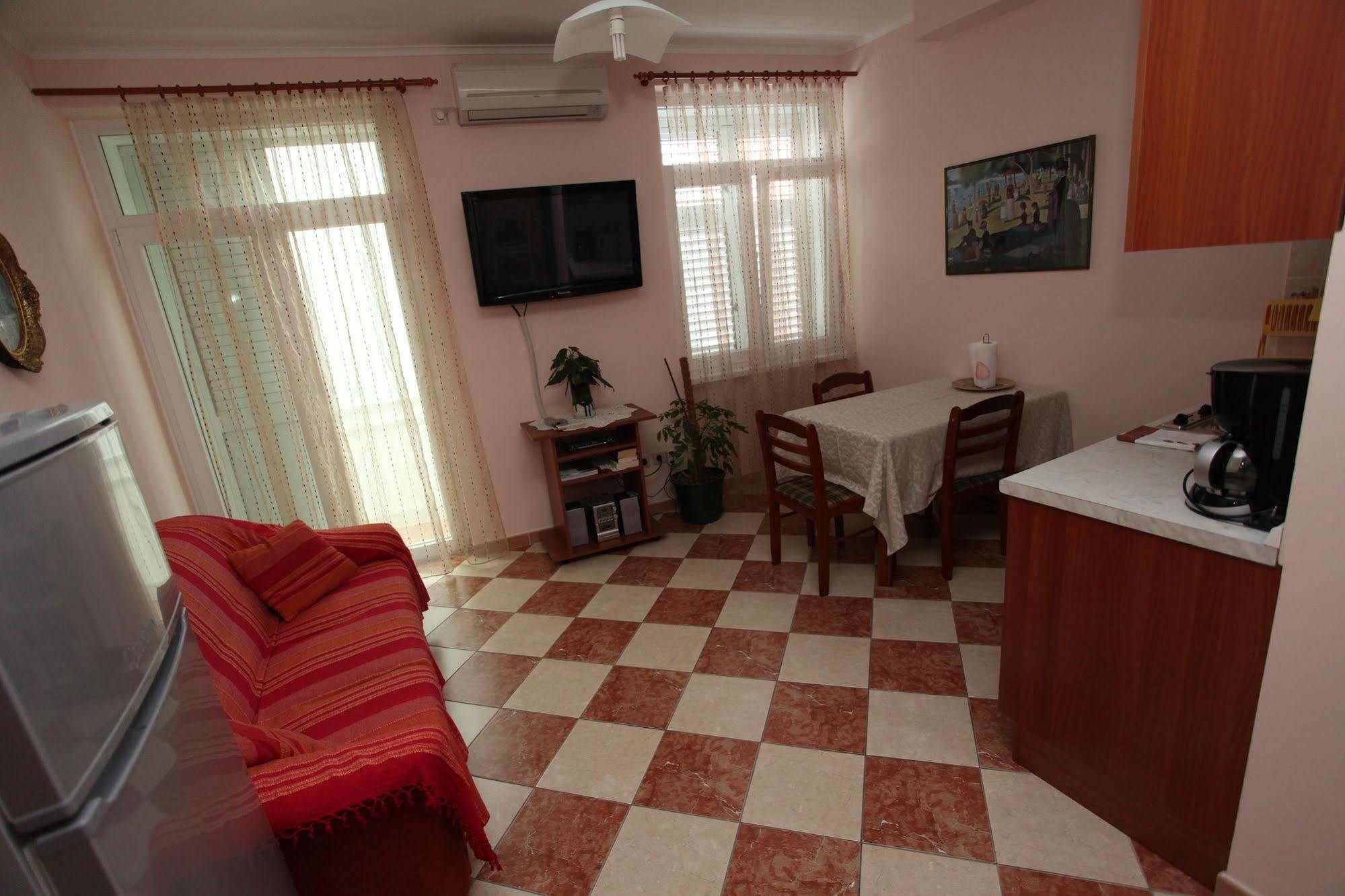 Split Apartments Peric 外观 照片