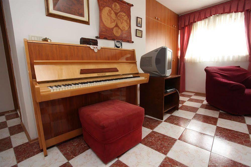 Split Apartments Peric 外观 照片