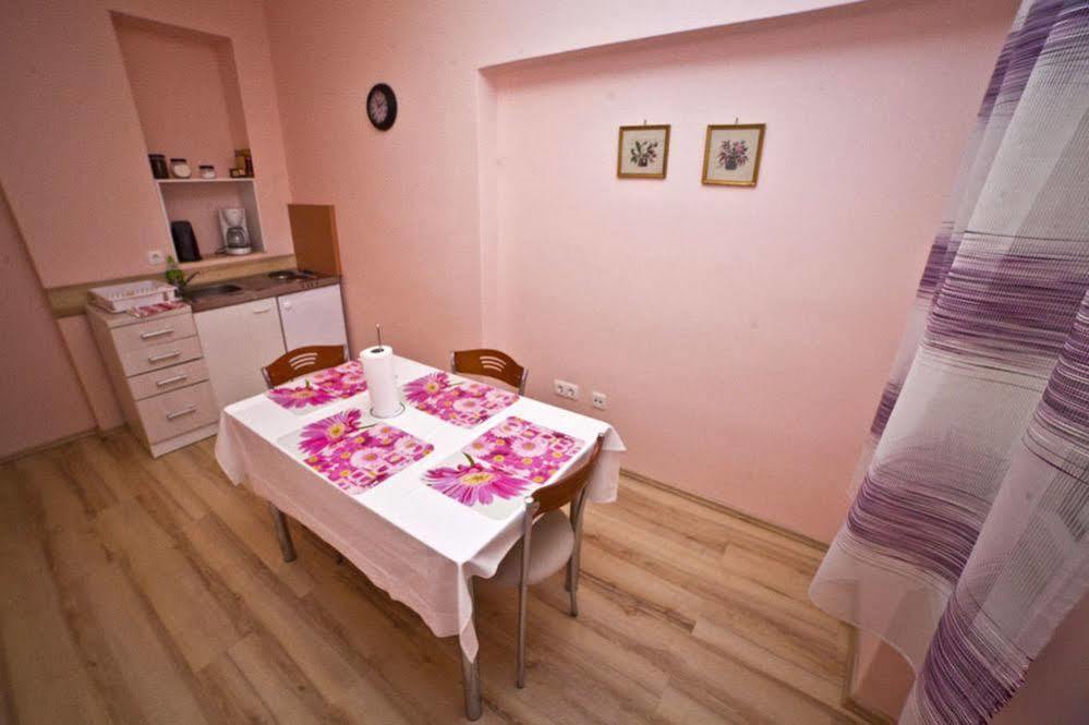 Split Apartments Peric 外观 照片