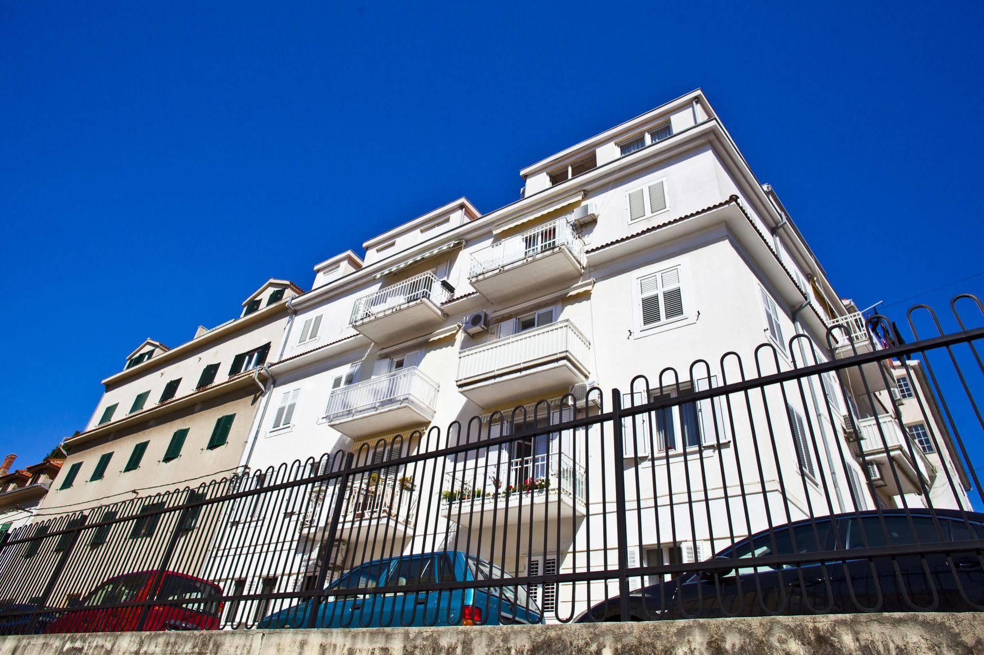 Split Apartments Peric 外观 照片