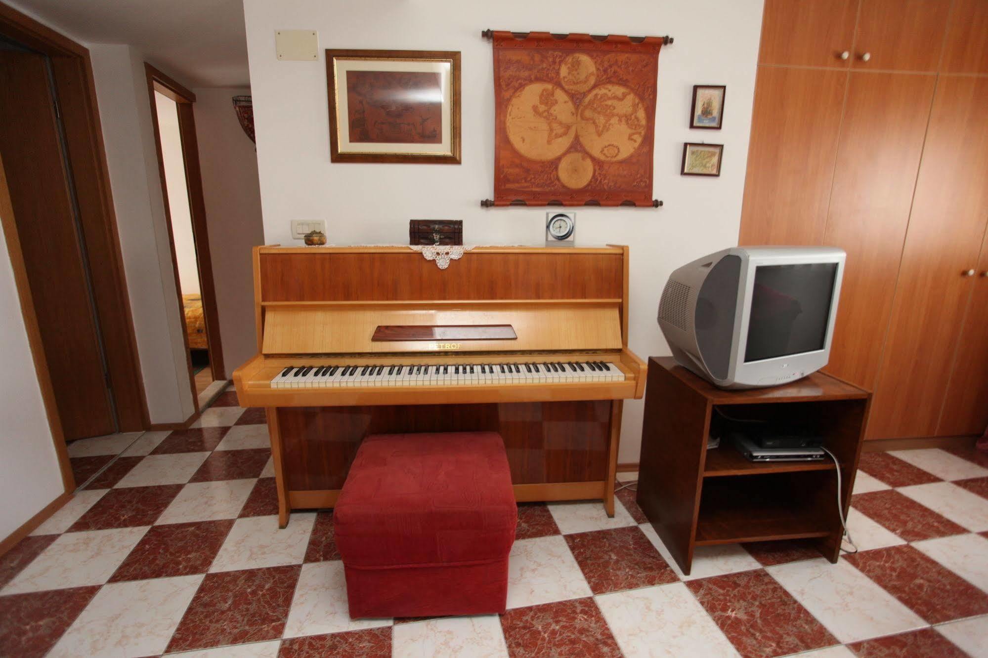 Split Apartments Peric 外观 照片