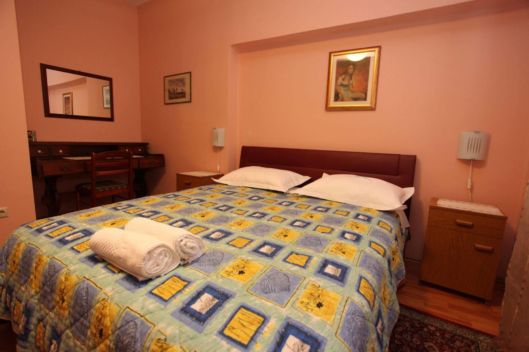 Split Apartments Peric 外观 照片