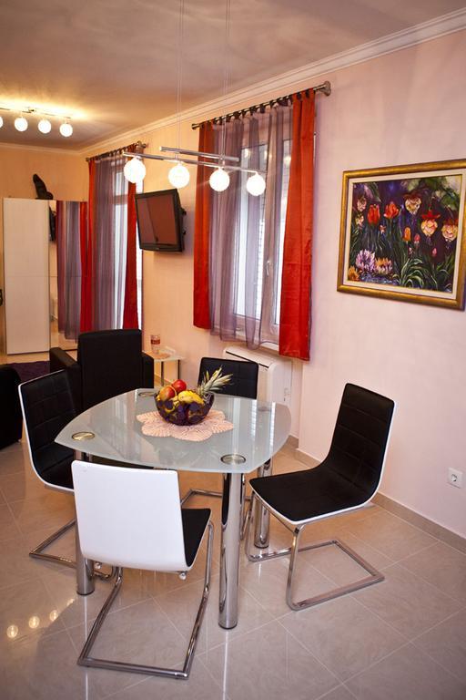 Split Apartments Peric 外观 照片